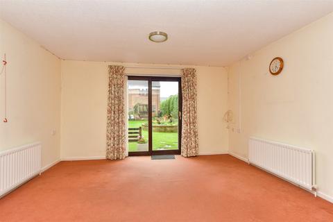 1 bedroom ground floor flat for sale, Park Court, Faversham, Kent