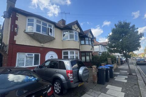 3 bedroom flat to rent, Fleetwood Road, Willesden Green, NW10