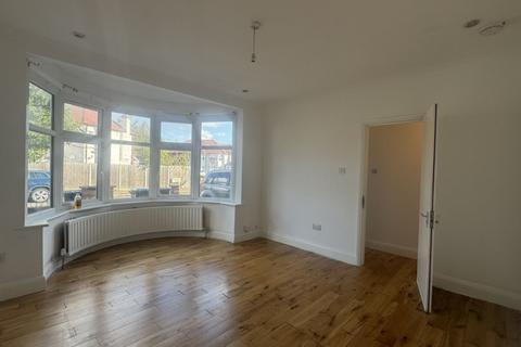 3 bedroom flat to rent, Fleetwood Road, Willesden Green, NW10