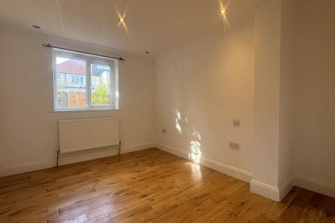 3 bedroom flat to rent, Fleetwood Road, Willesden Green, NW10