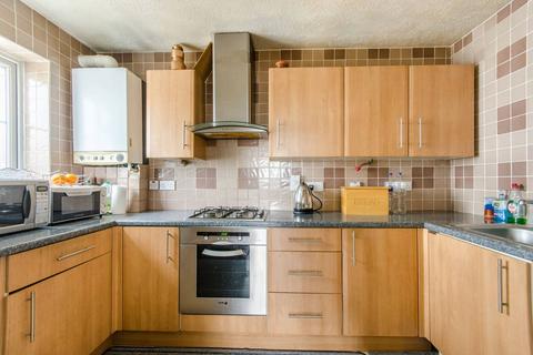 2 bedroom flat to rent, Harrow Road, Wembley, HA0