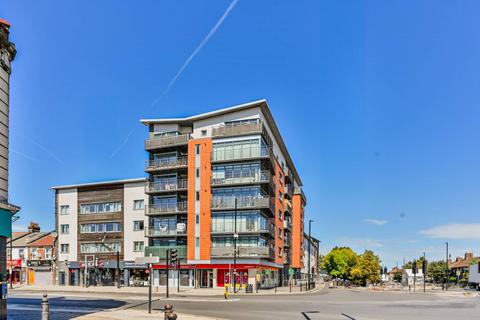 2 bedroom flat for sale, THE ROUNDWAY, Wood Green, London, N17