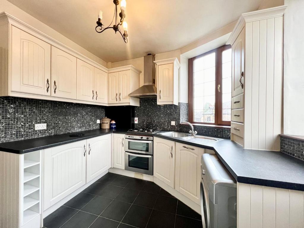 Priory Road, Ecclesfield, Sheffield 2 bed flat to rent £695 pcm (£160 pw)