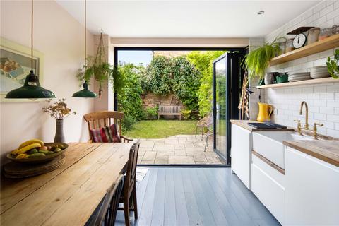 2 Alfearn Road, London, E5 0SE