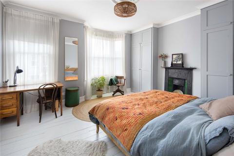 2 Alfearn Road, London, E5 0SE