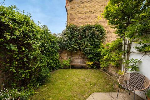 2 Alfearn Road, London, E5 0SE
