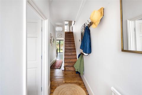 2 Alfearn Road, London, E5 0SE