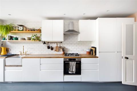 2 Alfearn Road, London, E5 0SE