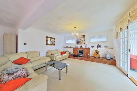 4 bedroom chalet for sale, Sea Street, Herne Bay, CT6 8QY