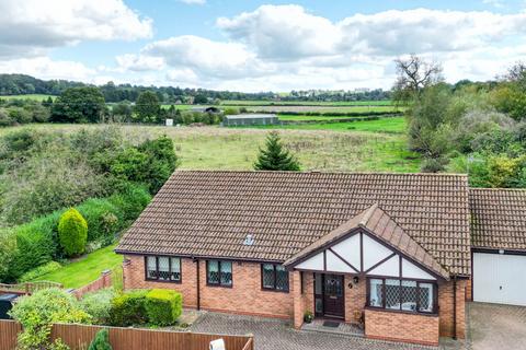 3 bedroom detached bungalow for sale, Deanscroft Drive, Lickey End, Bromsgrove, B60 1GH