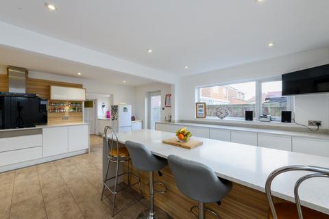 83 Brooks Road, Street, BA16 0PS