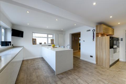 83 Brooks Road, Street, BA16 0PS