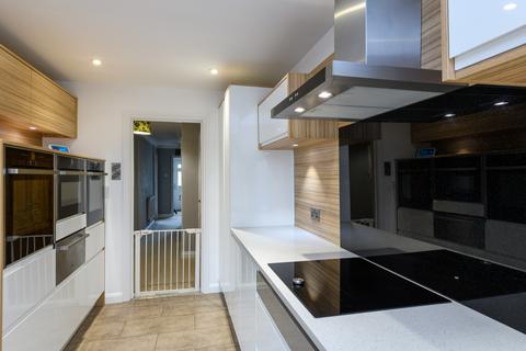 83 Brooks Road, Street, BA16 0PS