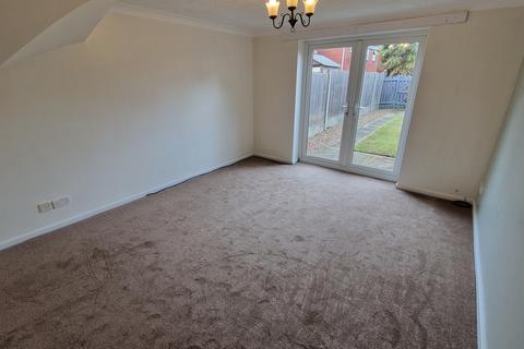 2 bedroom townhouse to rent, Taverners Road, Leicester LE4