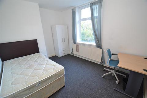 164 Dirkhill Road, Bradford, BD7 1QR