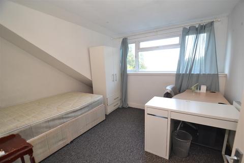 164 Dirkhill Road, Bradford, BD7 1QR