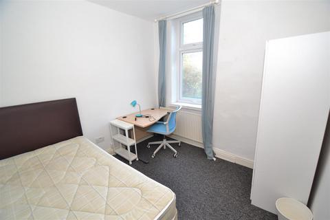 164 Dirkhill Road, Bradford, BD7 1QR