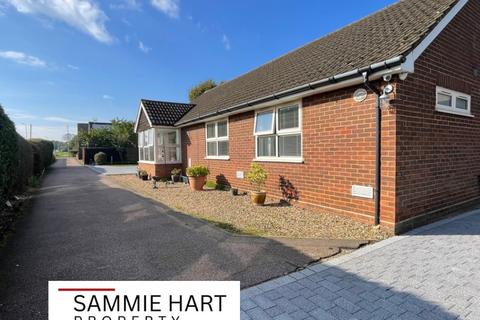 4 bedroom detached bungalow for sale, Fishers Green, Stevenage, Hertfordshire, SG1