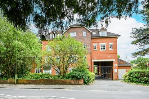 2 bedroom flat for sale, Heathside Road, Woking, GU22