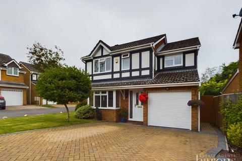 4 bedroom detached house for sale, Wood Close, Basingstoke RG22