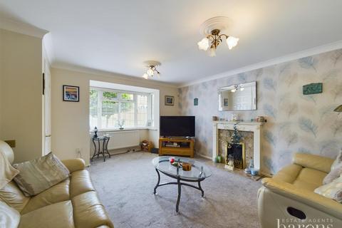 4 bedroom detached house for sale, Wood Close, Basingstoke RG22