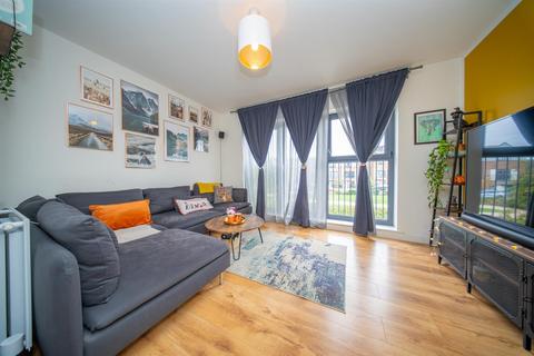 3 bedroom terraced house for sale, Isambard Road, Southall UB2