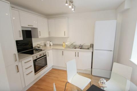 2 bedroom flat to rent, Hazelmere Road