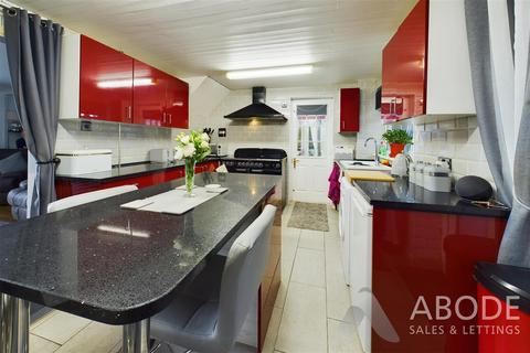 9 Dovefields, Rocester, Uttoxeter, ST14 5LT