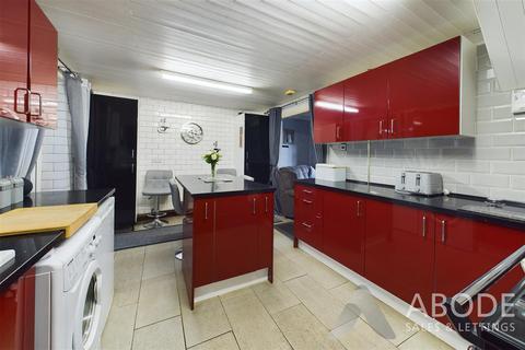 9 Dovefields, Rocester, Uttoxeter, ST14 5LT