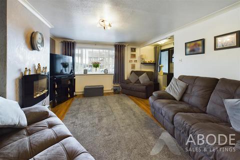 9 Dovefields, Rocester, Uttoxeter, ST14 5LT