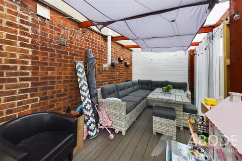 9 Dovefields, Rocester, Uttoxeter, ST14 5LT