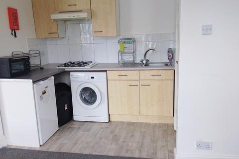 Studio to rent, Lausanne Road, London N8