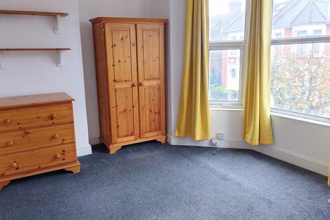 Studio to rent, Lausanne Road, London N8