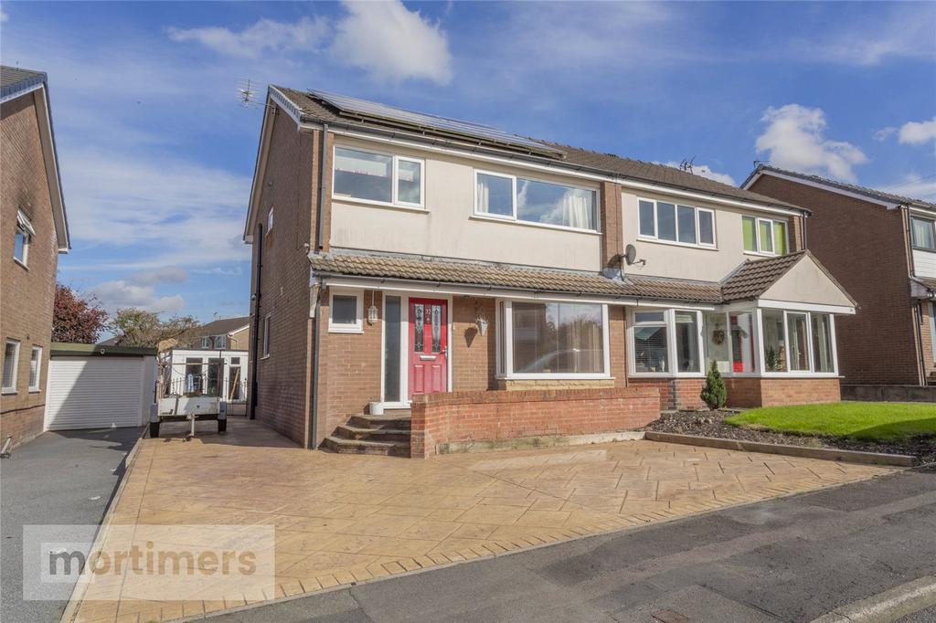 Fernlea Drive, Clayton Le Moors... 4 bed semidetached house for sale
