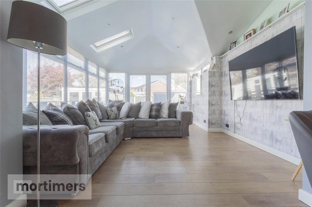 Fernlea Drive, Clayton Le Moors... 4 bed semidetached house for sale