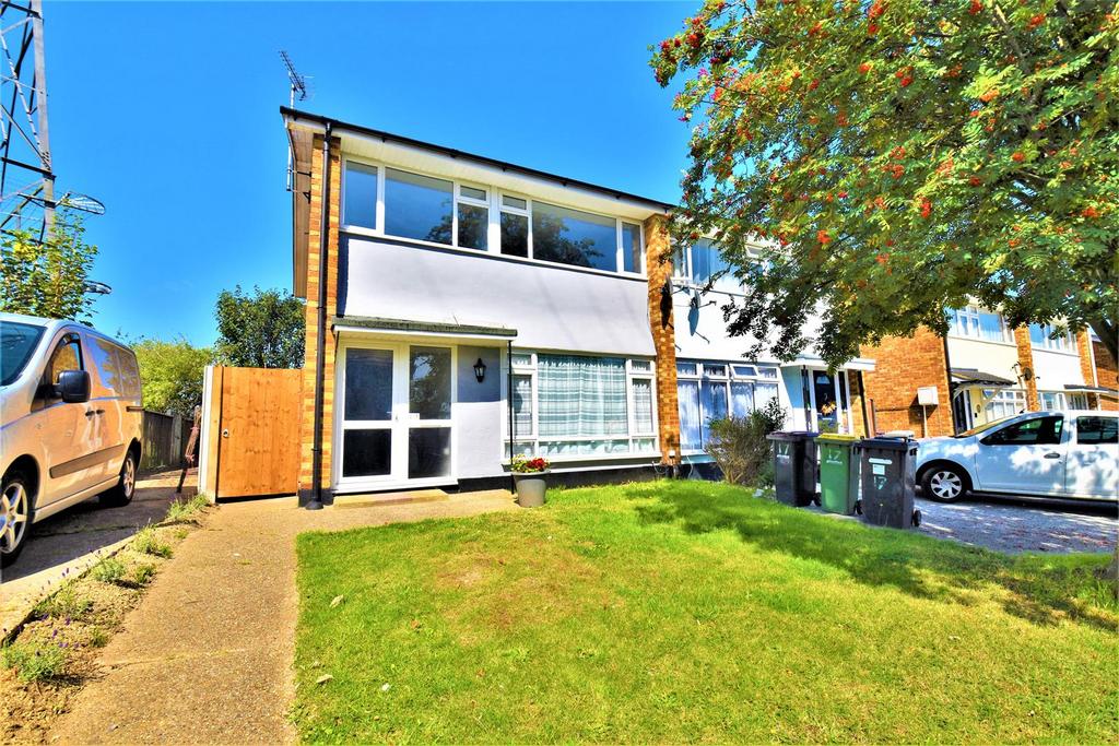 Coombes Grove, Rochford 3 bed semidetached house for sale £290,000