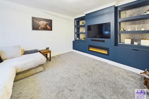 11 Chapter Road, Rochester, ME2 3PX
