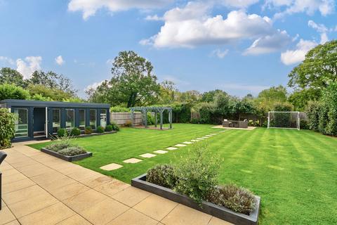 28 River Walk, Fetcham, Leatherhead, KT22 9FF