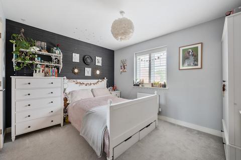 28 River Walk, Fetcham, Leatherhead, KT22 9FF
