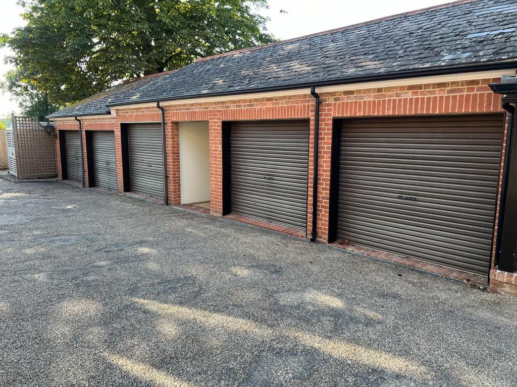 Single garage in a block