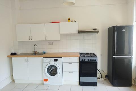 1 bedroom terraced house to rent, Tottenham Lane, London N8