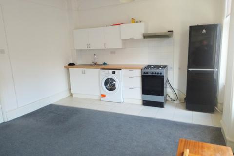 1 bedroom terraced house to rent, Tottenham Lane, London N8