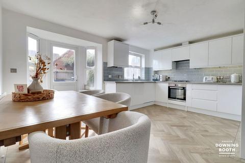 27 Whitehouse Drive, Lichfield, WS13 8FE