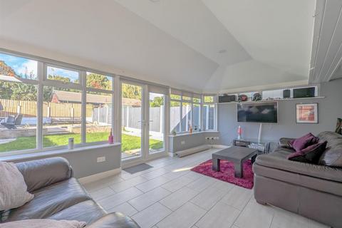 4 bedroom semi-detached house for sale, Firvale Close, Leigh