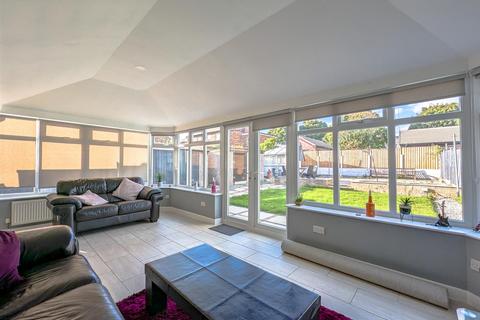 4 bedroom semi-detached house for sale, Firvale Close, Leigh