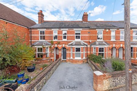 52 Douglas Road, Tonbridge, TN9 2TH