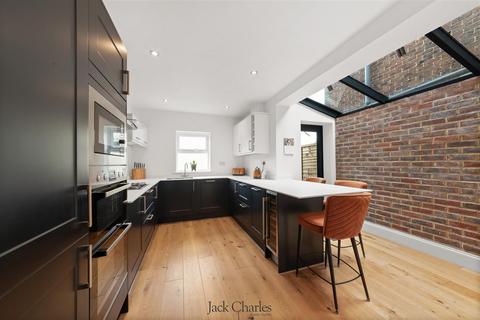 52 Douglas Road, Tonbridge, TN9 2TH