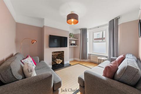 52 Douglas Road, Tonbridge, TN9 2TH