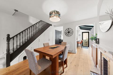 52 Douglas Road, Tonbridge, TN9 2TH