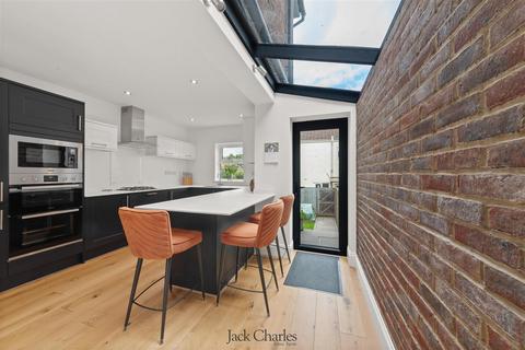52 Douglas Road, Tonbridge, TN9 2TH